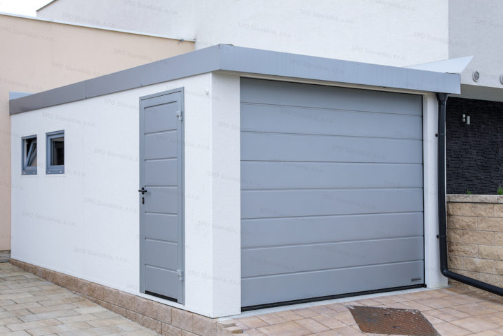 Garáž s atikou v bielom hliníku