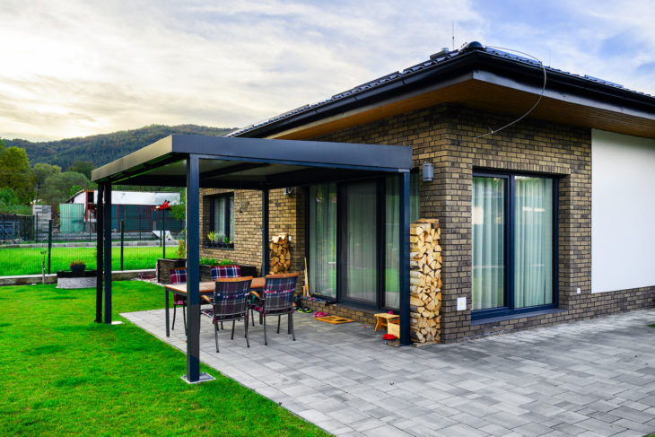 Pergola GARDEON s odkladacím priestorom na drevo