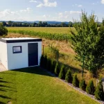 Záhradný domček s izolovanými dverami