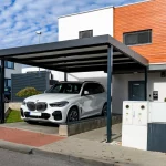 Prístrešok GARDEON s bielym BMW