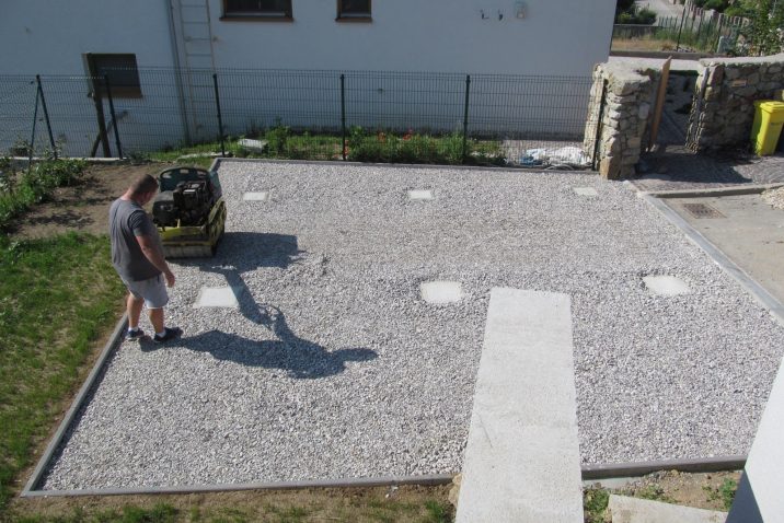 Garázsalap - Betonpillérek az aszfalt alatt