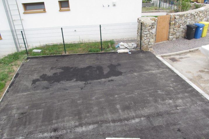 Garázsalap - Betonpillérek az aszfalt alatt