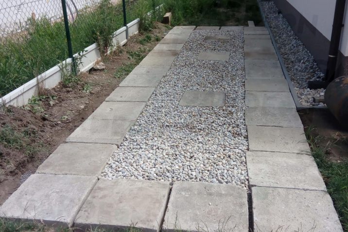 Betonkockák kavicságyban