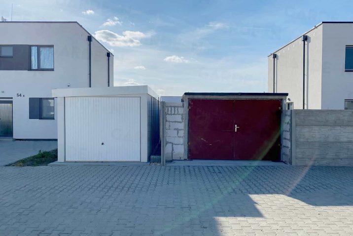 Mobil- és betongarázs
