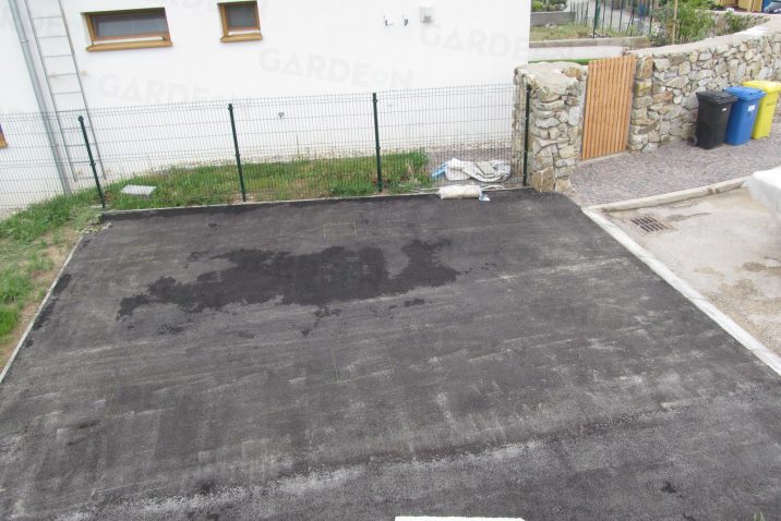 Aszfalt alap a kocsibeállóhoz