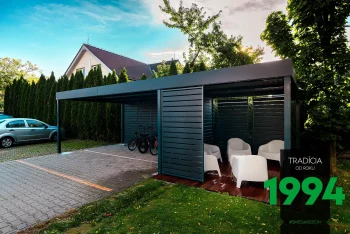 Pergola biciklikkel és székekkel