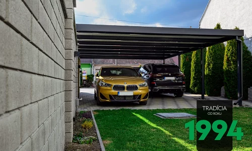 Kocsibeálló alatt parkoló autó