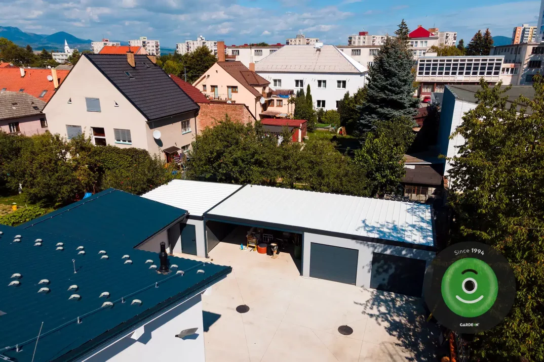 Atipikus garázs előtetővel felülnézetből
