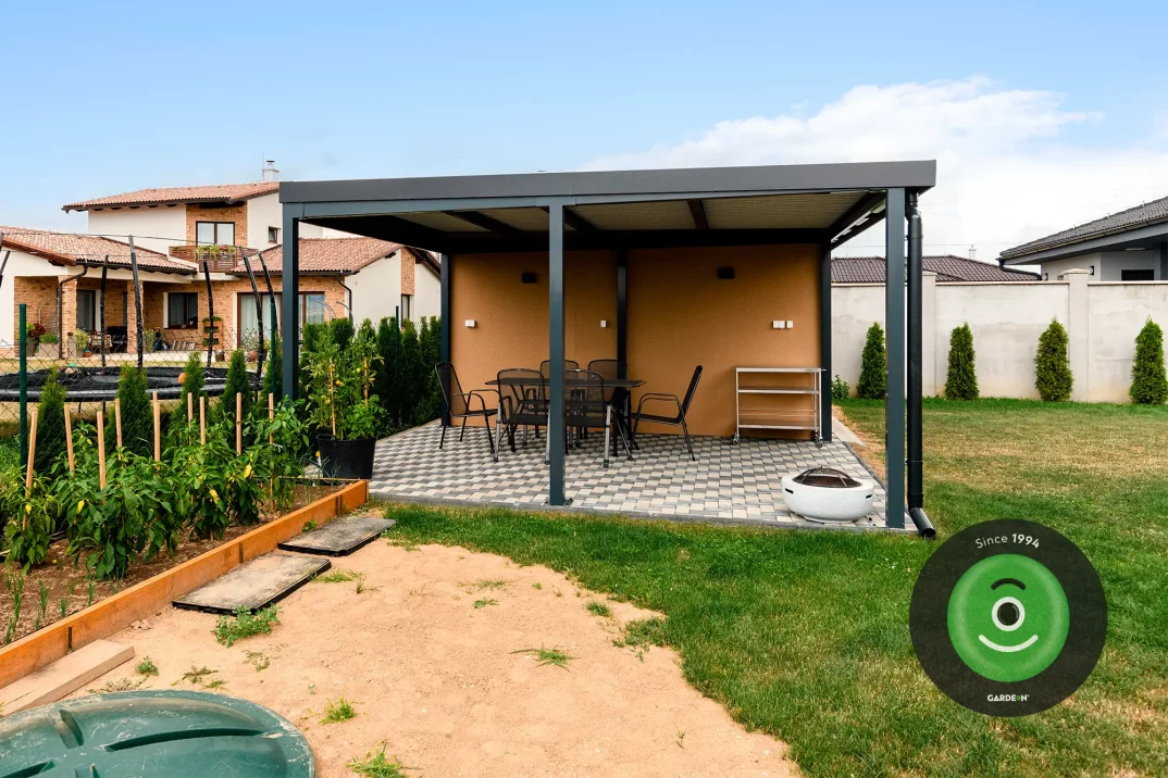 Ülőhely a pergola alatt
