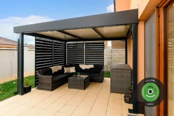 Ülőhely a pergola alatt