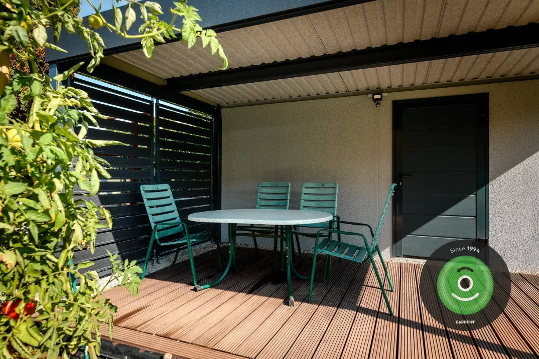 Ülőhely a pergola alatt
