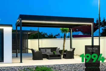 Ülőhely a pergola alatt