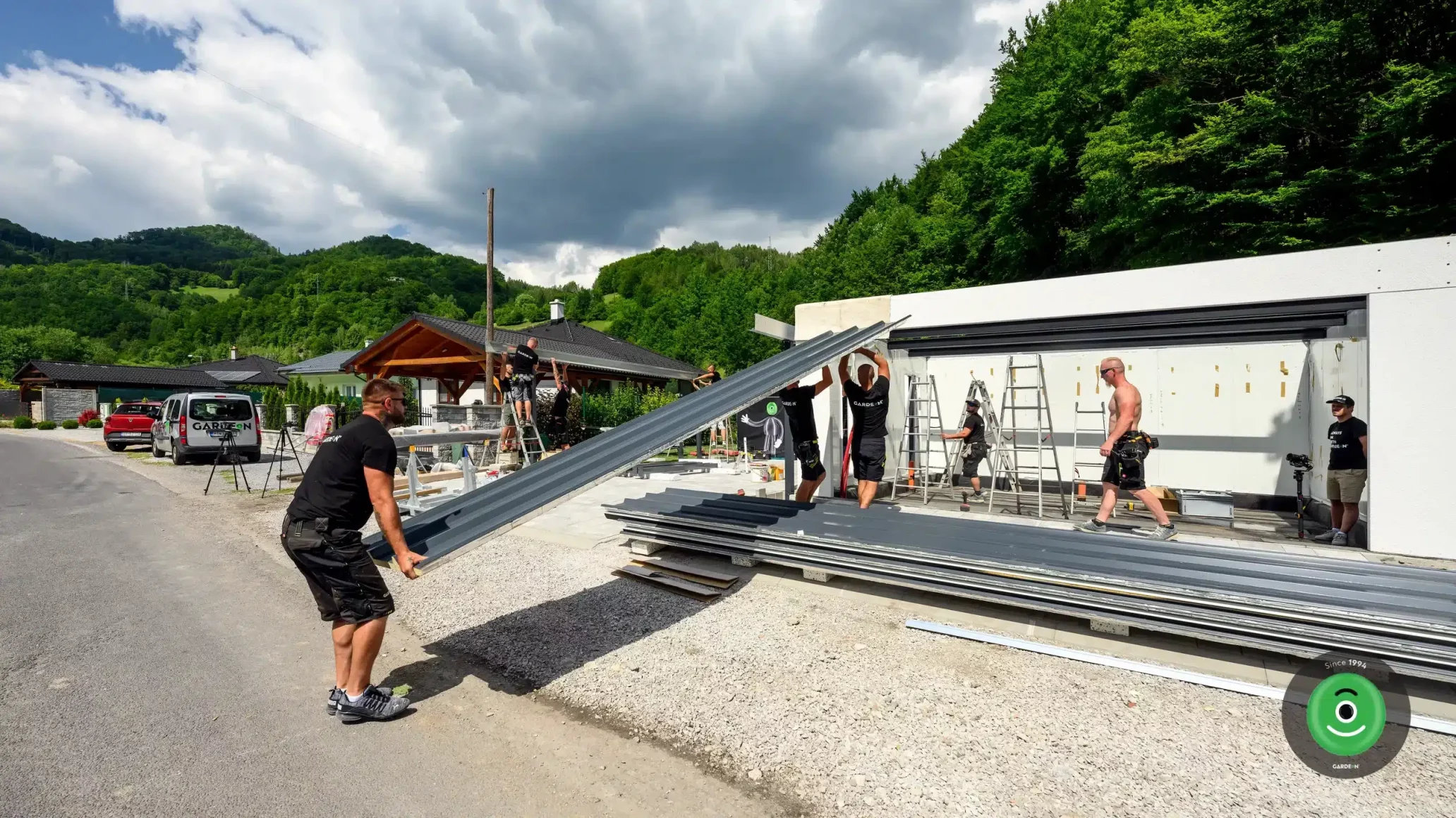 Tető telepítése a garázsra
