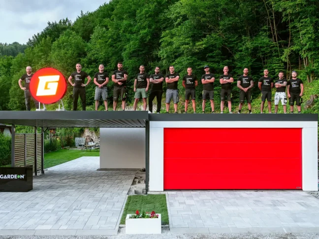 Szerelők a GARDEON építmények tetején a Garáž TV-ben