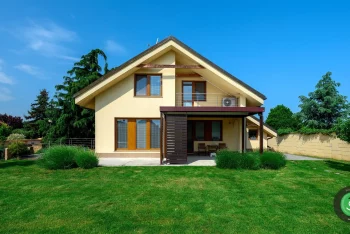 GARDEON pergola ház előtt
