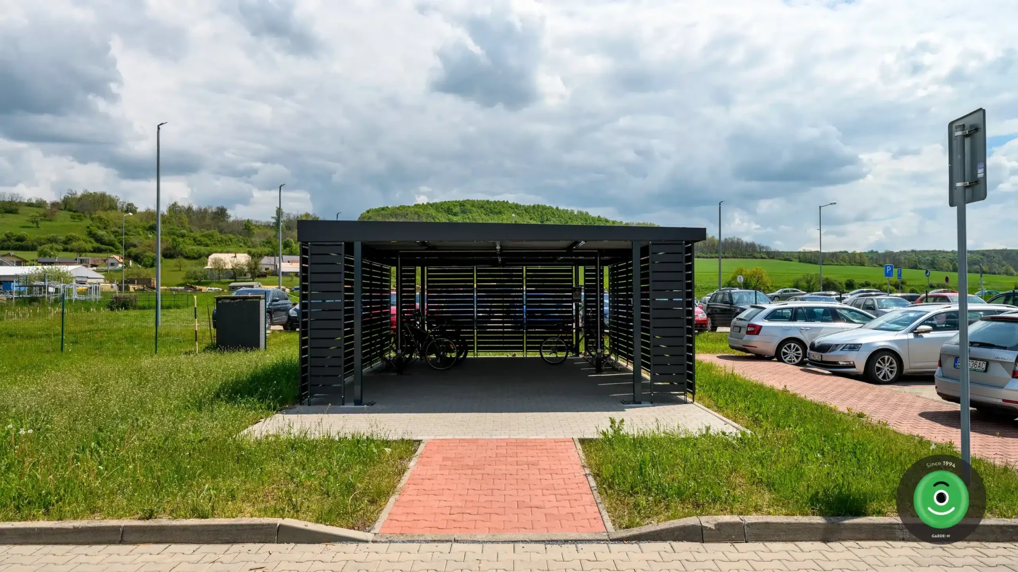GARDEON pergola bicikliknek egy cégben