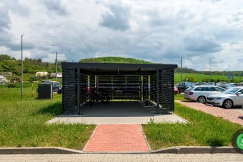 GARDEON pergola bicikliknek egy cégben