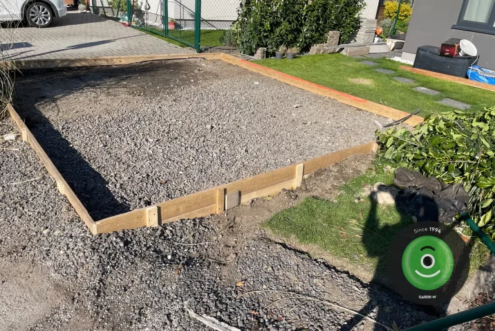 Előkészített zsaluzat a betonozáshoz