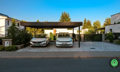 Gardeon kétállásos kocsibeálló fehér autókkal