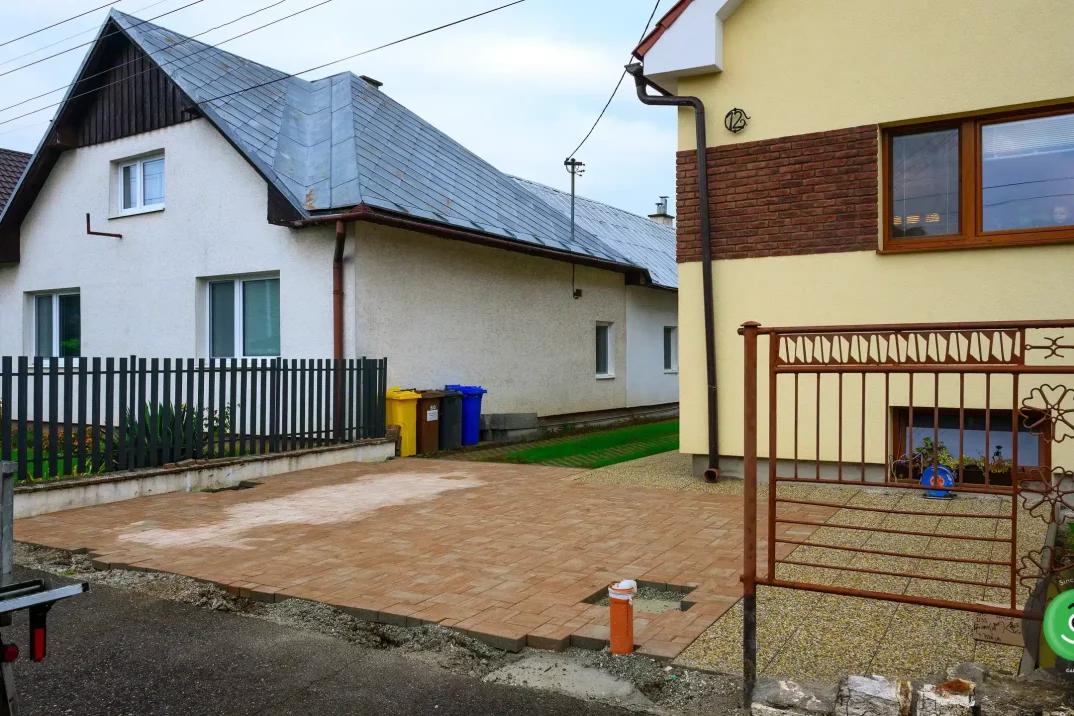 Üres terület a GARDEON kocsibeálló telepítésére