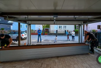 Garázskapu telepítése a kocsibeállóba