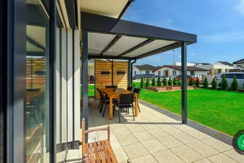 GARDEON pergola családi háznál