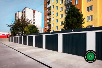 Sorgarázs antracit kapuval