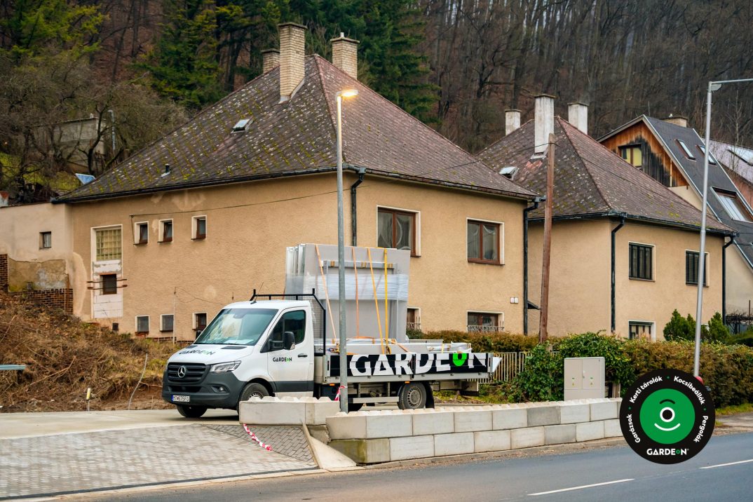 GARDEON teherautó barna házaknál