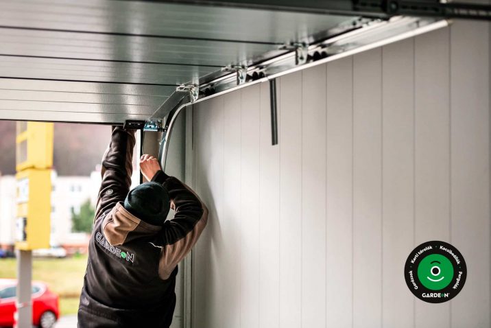 A garázskapu telepítése