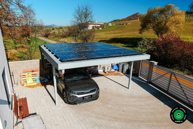 Dupla autóbeálló lapostetővel