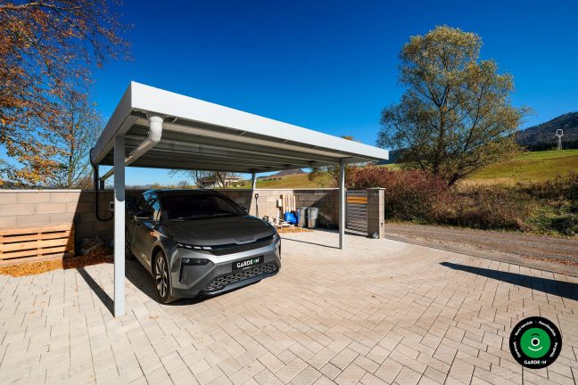 Dupla parkolóbeálló nyitott oldalfalakkal