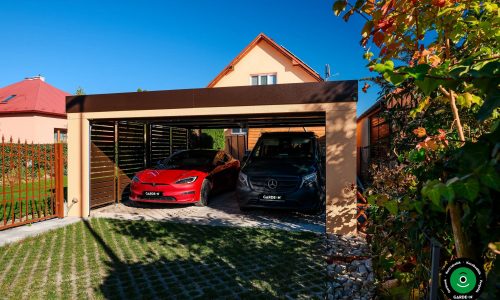 Tágas előtető integrált garázskapuval és tetőszerkezettel