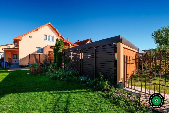 Univerzális előtető garázskapuval parkoláshoz