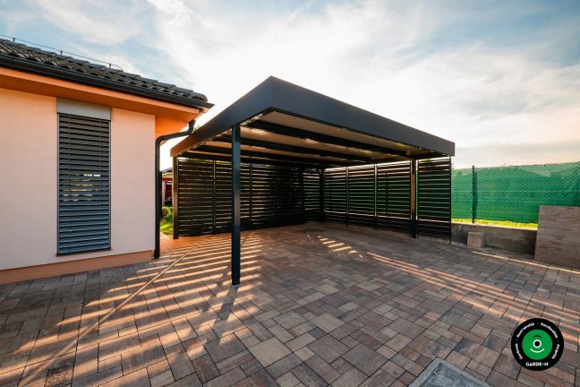 Fedett autóbeálló minőségi fémvázzal