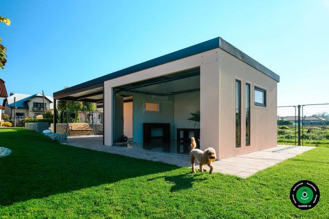 Garázs előtetővel további jármű vagy szerszám számára