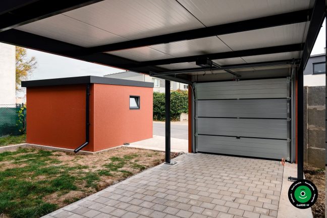 Parkoló előtető zárható garázskapuval és tetővel