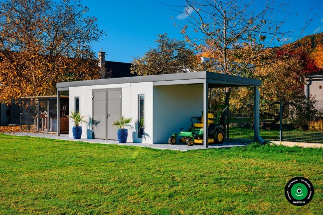 Kerti házikó előtetővel technikai felszereléshez tiszta kialakítással